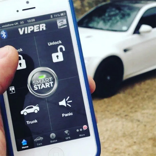 Person using the Viper app to lock and unlock car